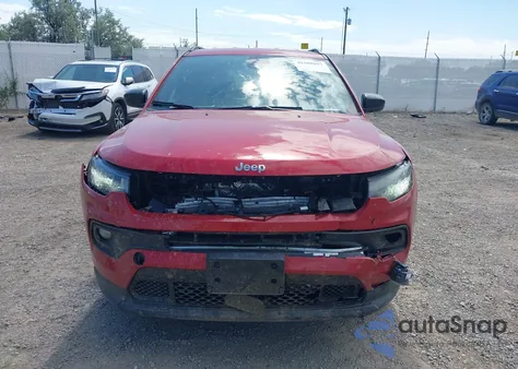 2025 Jeep Compass Latitude 4X4 from USA, damaged, VIN 3C4NJDBN8ST586519